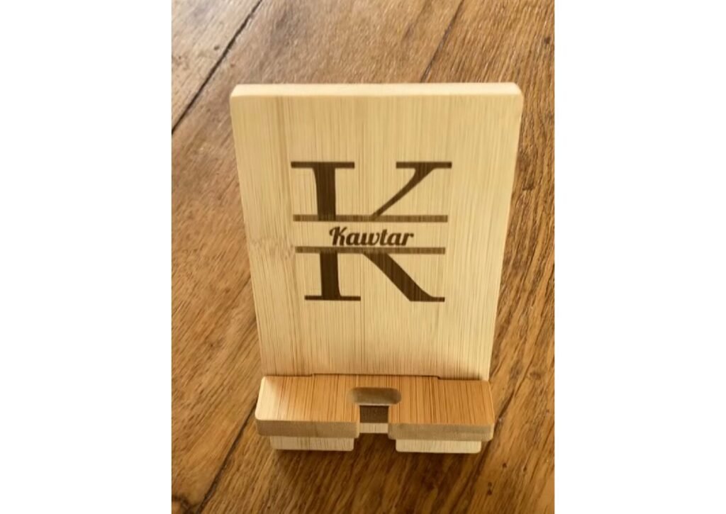 Support téléphone en bois personnalisable