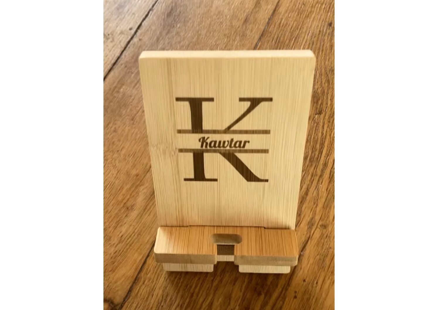 Support téléphone en bois personnalisable – Image 1