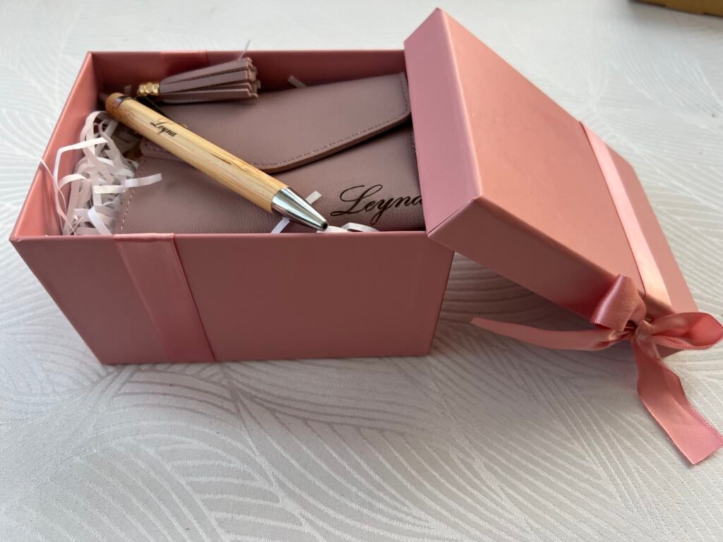 Coffret cadeau personnalisable : portefeuille & stylo